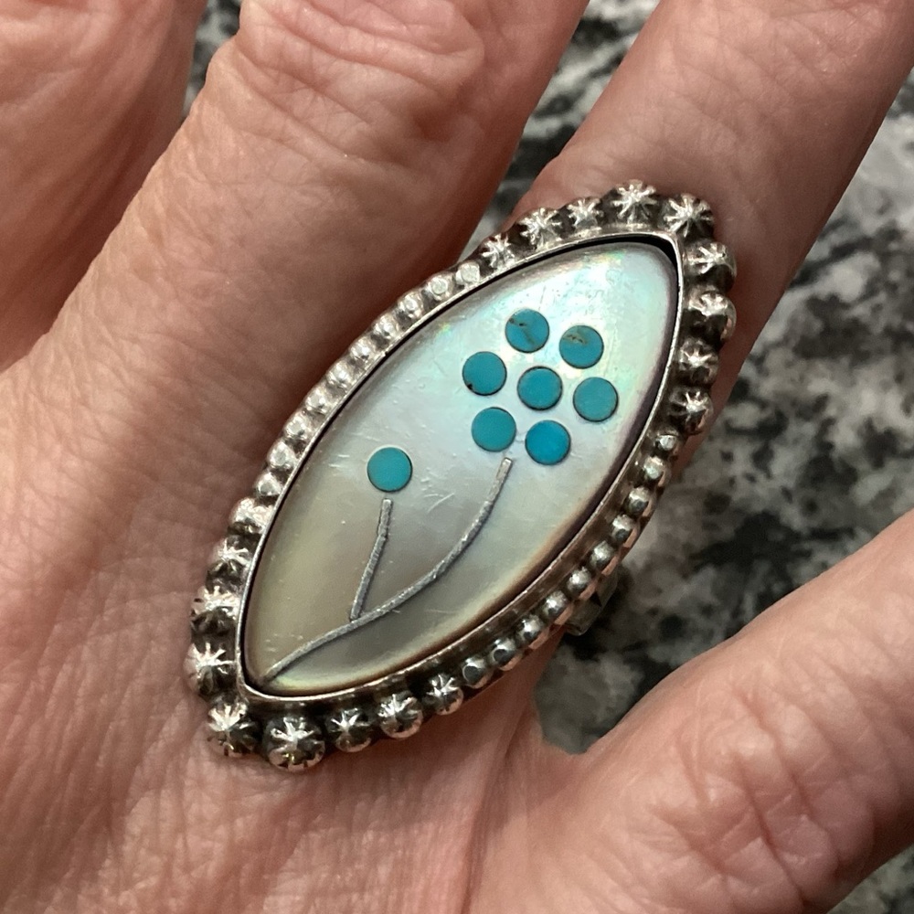 🔵 Vintage - Native American Style Ring w/ Mother-of-Pearl inlay Turquoise Pedals